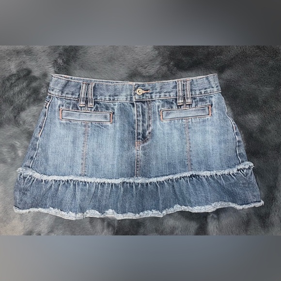Old Navy Dresses & Skirts - Old Navy blue jean VTG Denim ruffled ultra low waist Miniskirt Sz 8